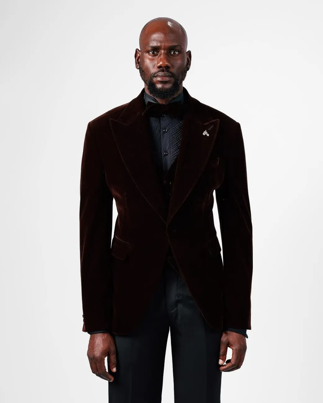 A Brown Peak Lapel, Single Button Knitter Suit