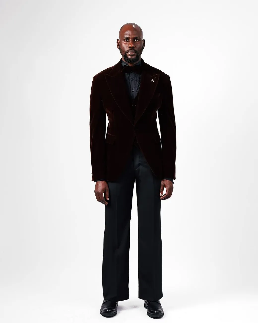 A Brown Peak Lapel, Single Button Knitter Suit