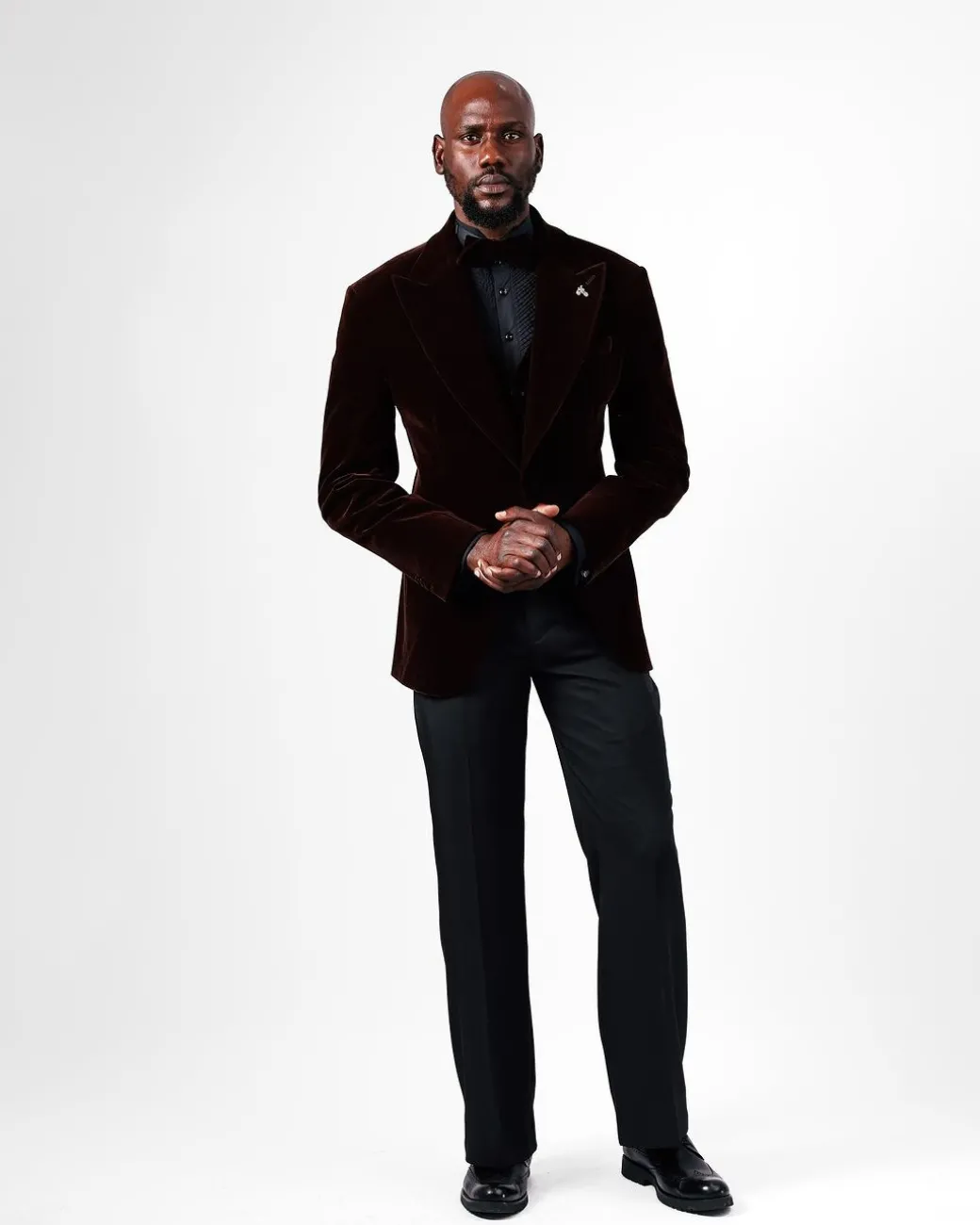 A Brown Peak Lapel, Single Button Knitter Suit
