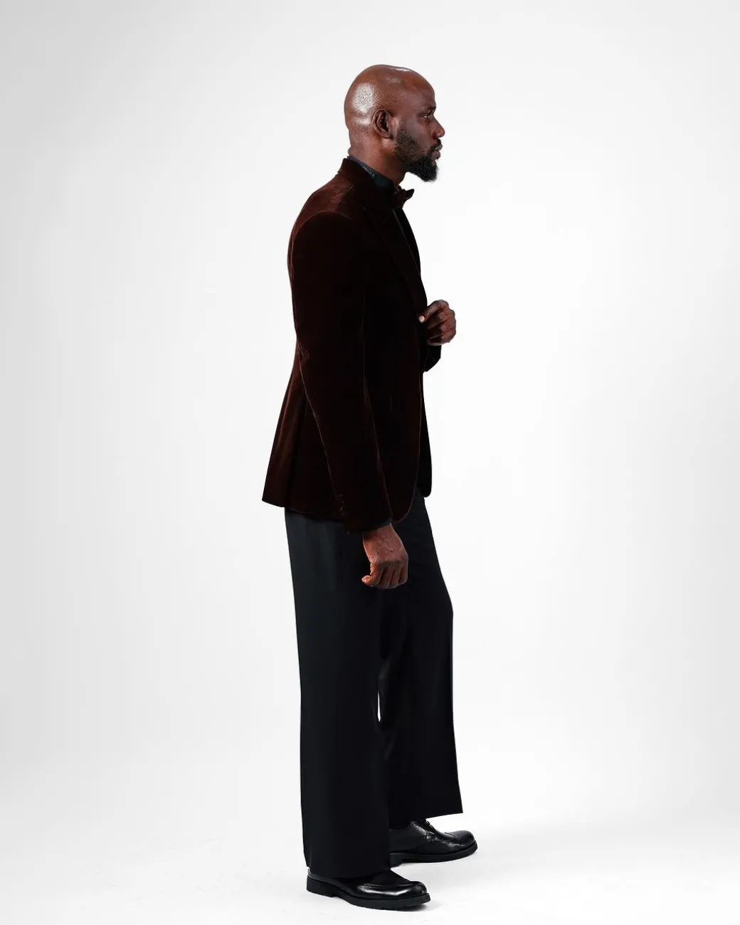 A Brown Peak Lapel, Single Button Knitter Suit