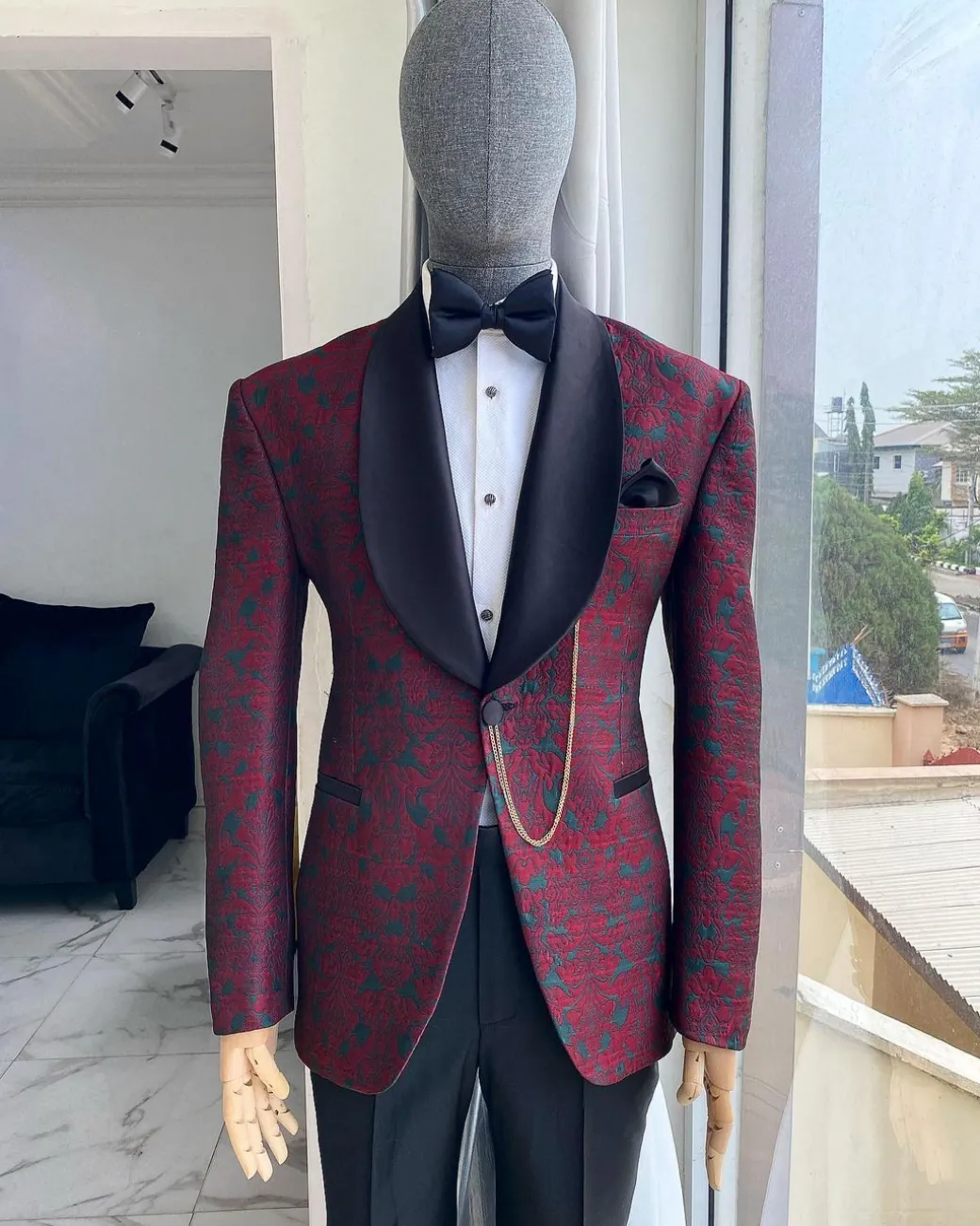A Burgundy Dispersed Green Floral Pattern Jacquard Shawl Lapel Blazer Suit