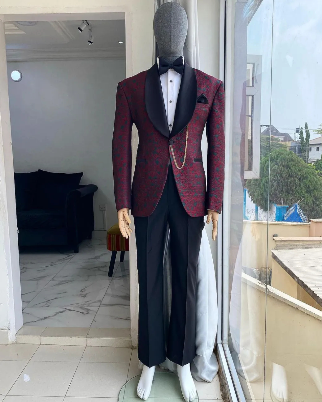 A Burgundy Dispersed Green Floral Pattern Jacquard Shawl Lapel Blazer Suit