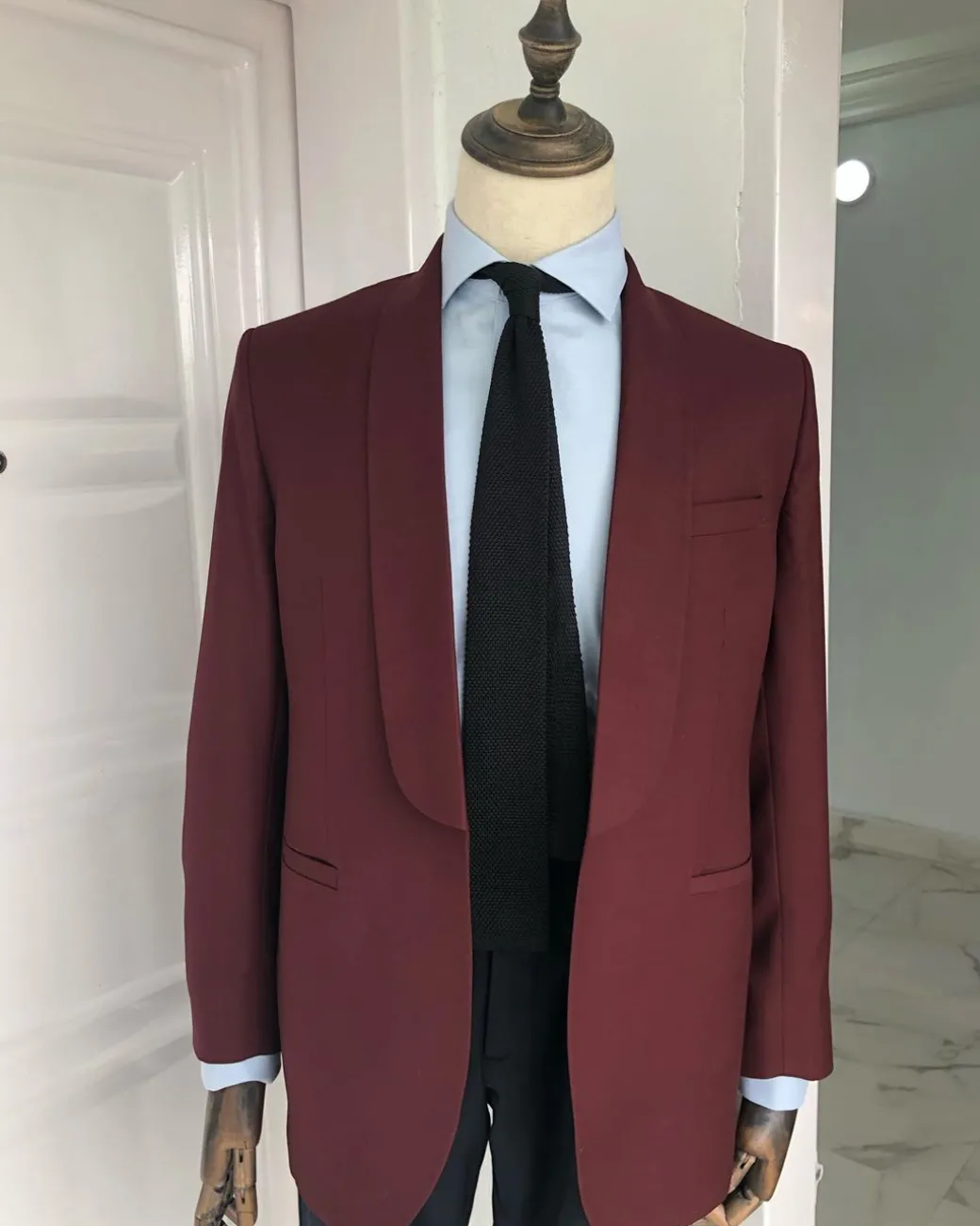 A Burgundy shawl lapel Suit With Accessories Detailing and pant