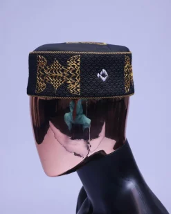 A Charcoal black kissing wave embroidery detailing hat