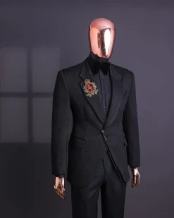 A charcoal black mushroom pattern jacquard, metallic wire patch, notch lapel suit