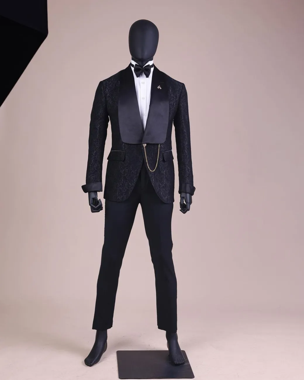 A Charcoal Black, Ocean Element Patterned Shawl Lapel Jacquard Tuxedo Suit