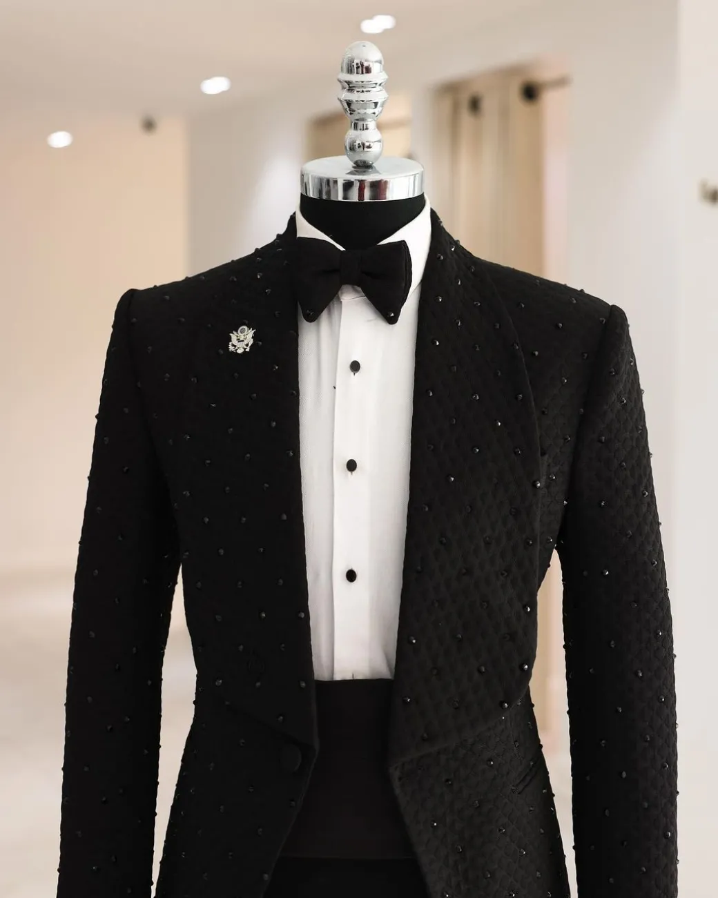 A Charcoal Black Square-Patterned Jacquard Shawl Lapel Tuxedo Suit