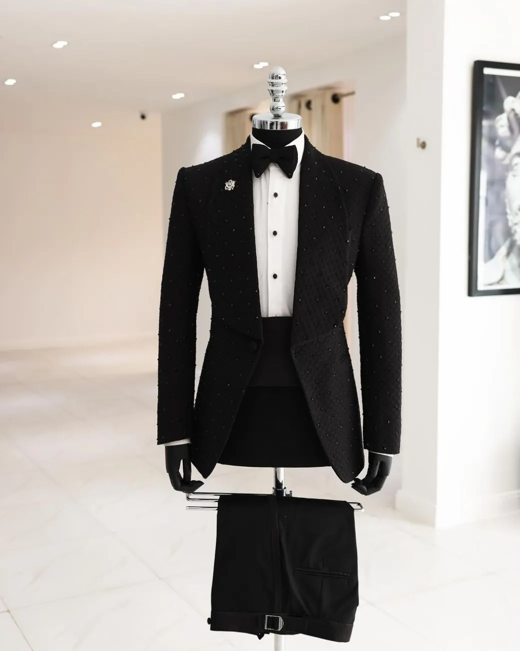 A Charcoal Black Square-Patterned Jacquard Shawl Lapel Tuxedo Suit