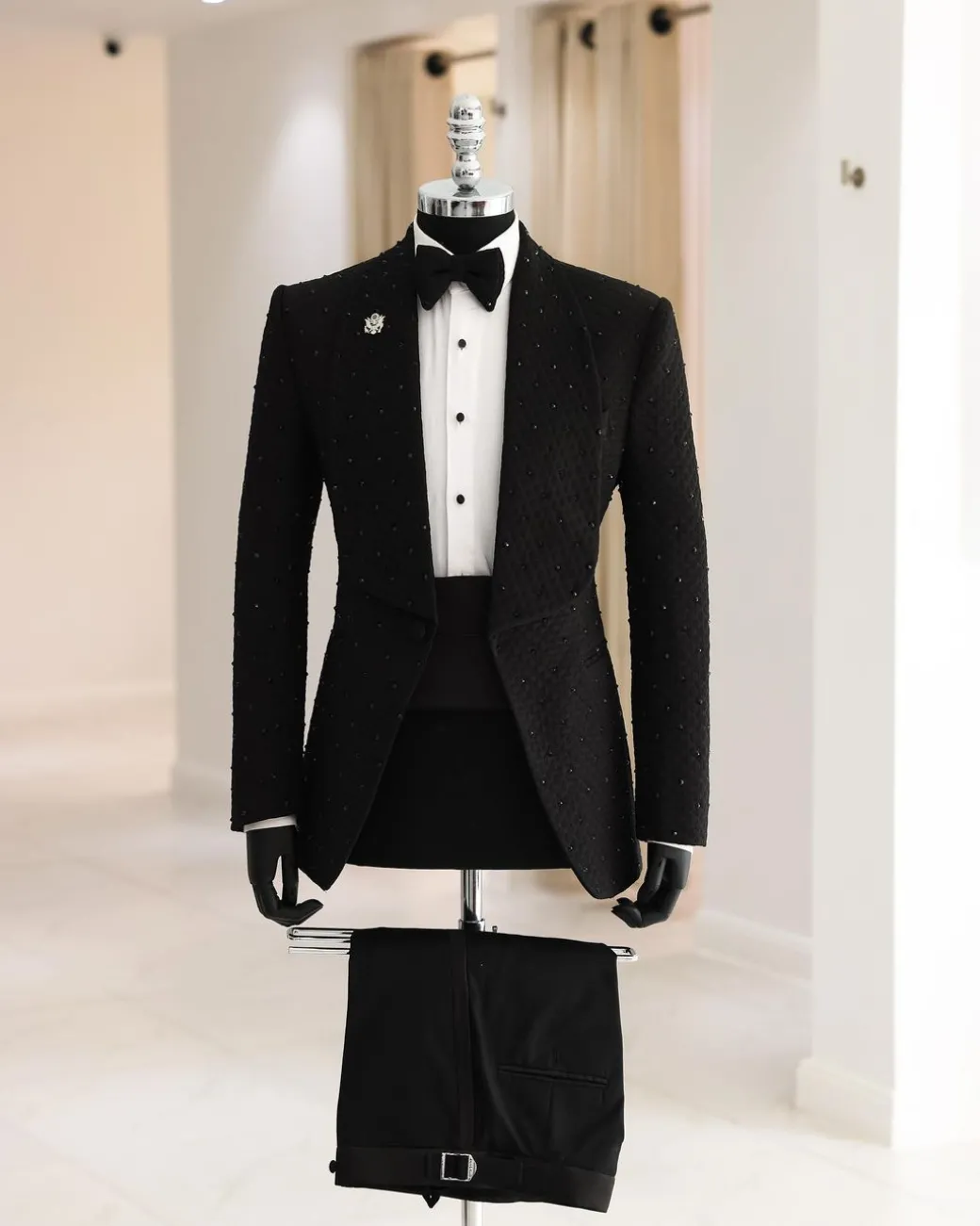 A Charcoal Black Square-Patterned Jacquard Shawl Lapel Tuxedo Suit