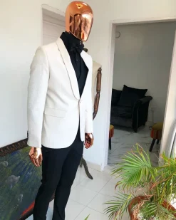 A classic white Ivory Floral jacquard shawl lapel Suit