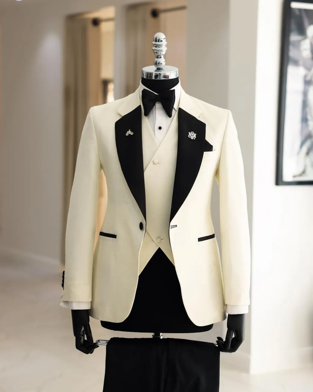 A Cream white, dotted square pattern jacquard notch lapel tuxedo suit.