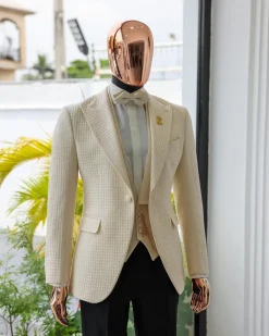 A Cream-White Peak Lapel, Stuffed Or Slanted Square-Patterned Jacquard Jacket.