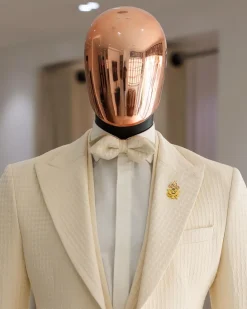 A Cream-White Peak Lapel, Stuffed Or Slanted Square-Patterned Jacquard Jacket.