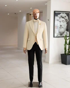 A Cream-White Peak Lapel, Stuffed Or Slanted Square-Patterned Jacquard Jacket.