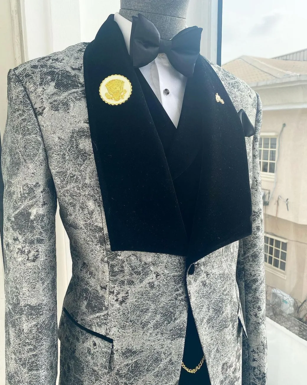 A dispersed silver and black pattern jacquard shawl lapel tuxedo suit