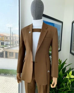 A “Gen Z” notch lapel, 7 shaped long strap, 2 button, pearl horn blazers suit