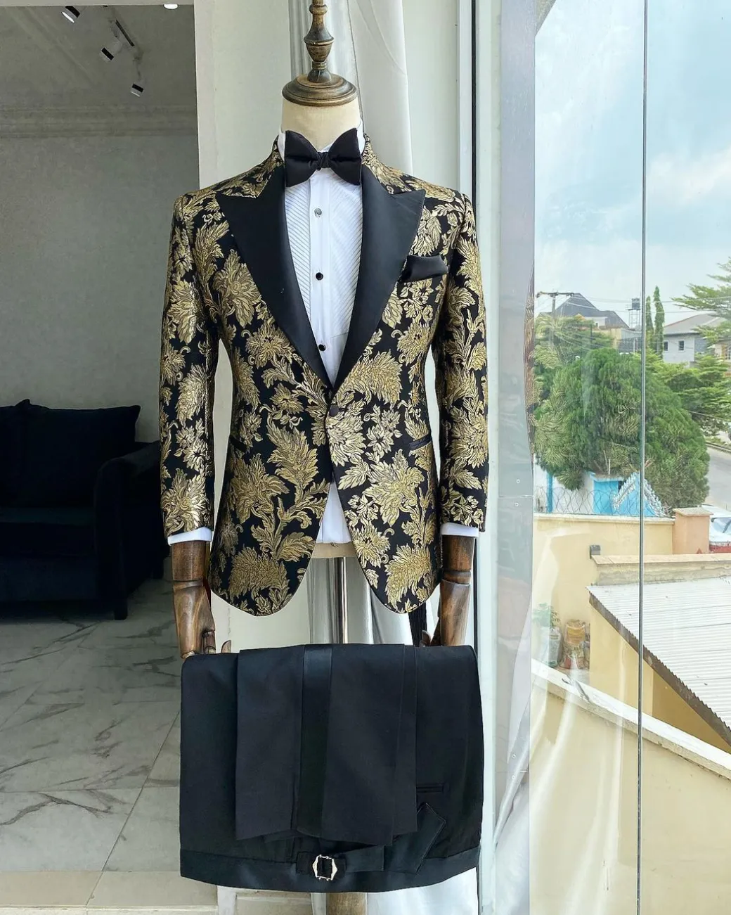 A Gold Patterned Jacquard Peak Label tuxedo suit