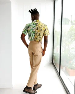 A Half-cut, brown beach plants prints, green mixed prints vintage club collar casual shirt.