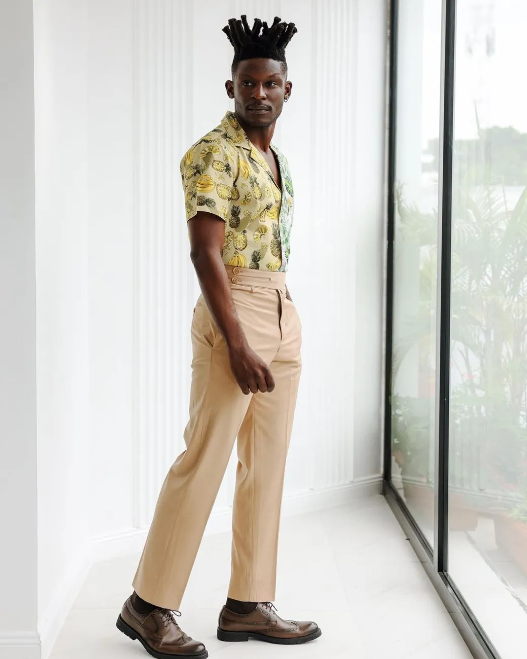 A Half-cut, brown beach plants prints, green mixed prints vintage club collar casual shirt.
