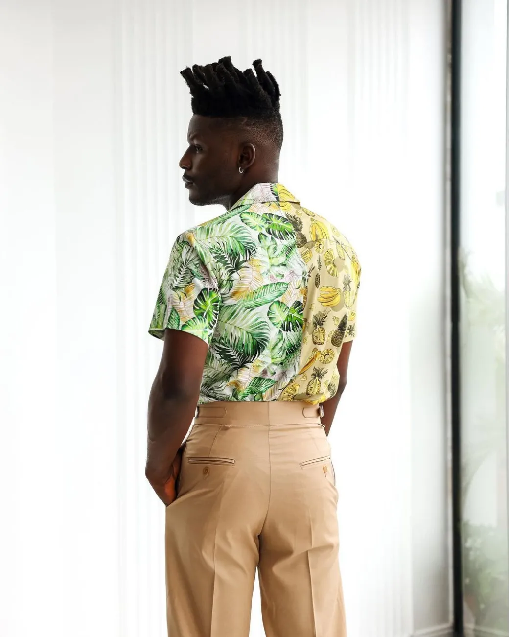 A Half-cut, brown beach plants prints, green mixed prints vintage club collar casual shirt.