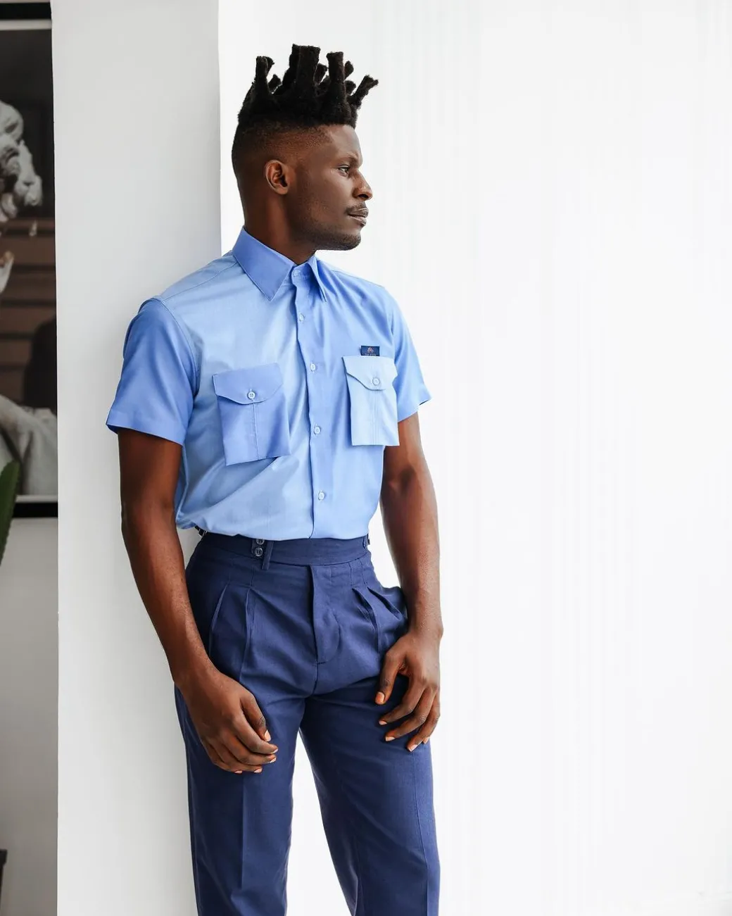 A Herringbone mix shade of blue English spread collar short sleeve casual shirt with double patch pocket.