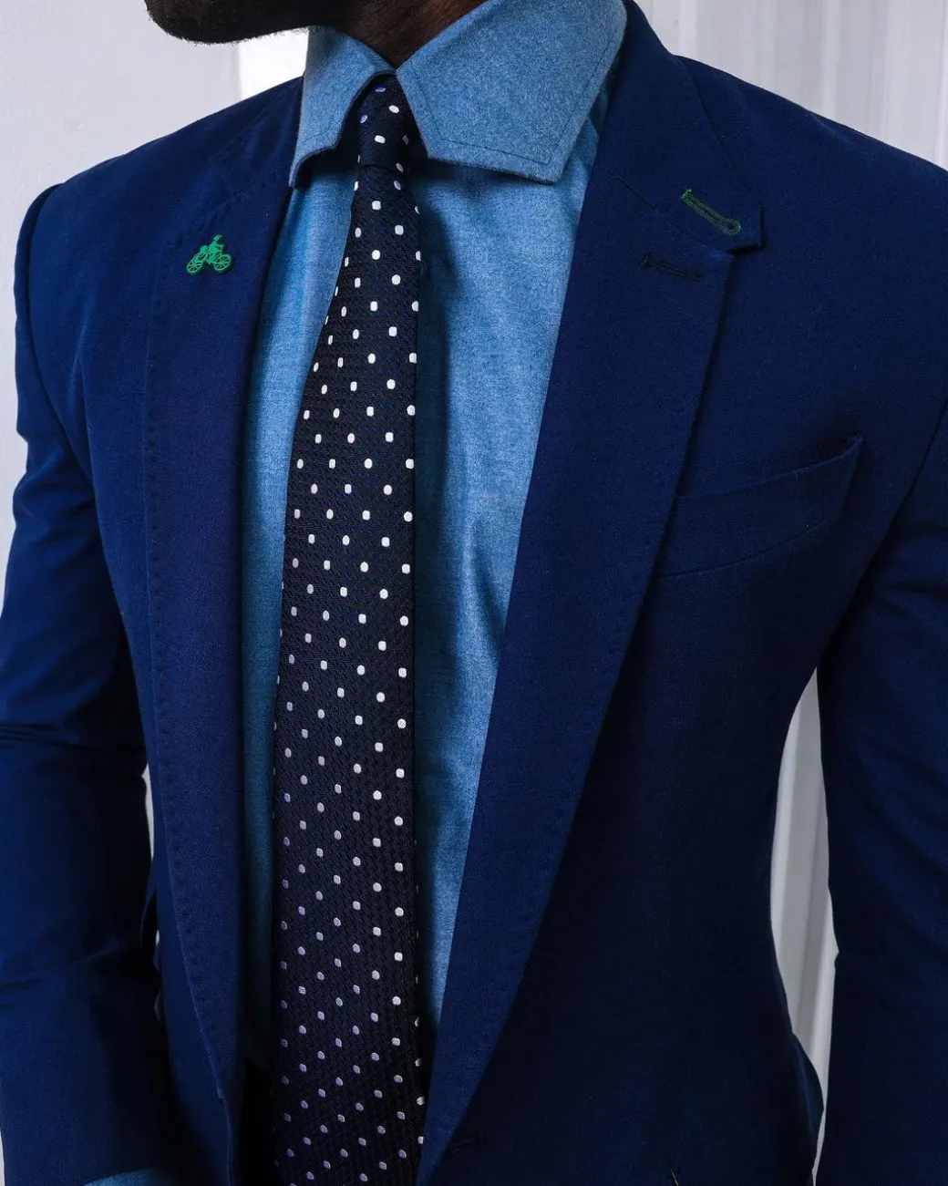 A knitted, Navy blue linen, notch lapel business suit