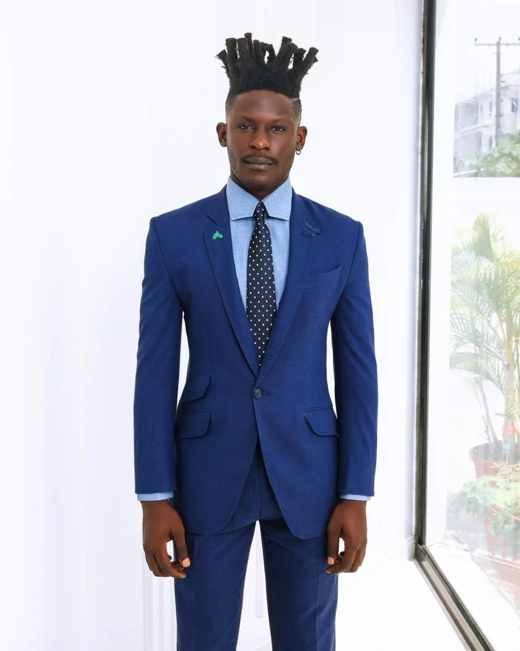 A knitted, Navy blue linen, notch lapel business suit