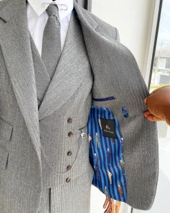 A Lava Grey, herringbone-patterned fabric Jorgecarli Super 140’s “Board Room” notch lapel suit