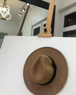 A Light Brown Cowboys Men Fashion Hat
