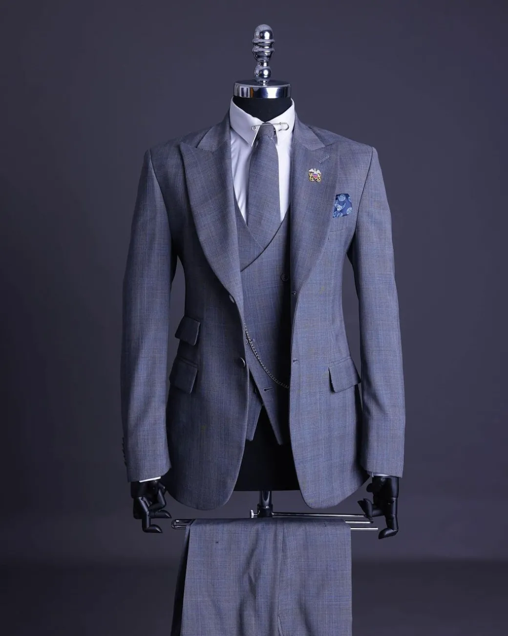 A light grey, windowpane check, monochrome nobility super “140s” “Board Room” Notch lapel suit