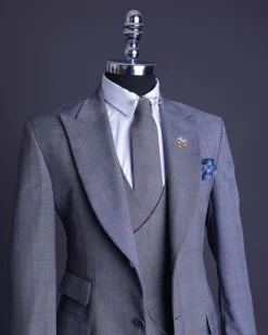 A light grey, windowpane check, monochrome nobility super “140s” “Board Room” Notch lapel suit