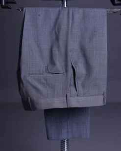A light grey, windowpane check, monochrome nobility super “140s” “Board Room” Notch lapel suit