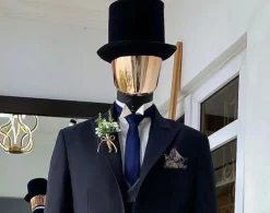 A long magical caroler hat