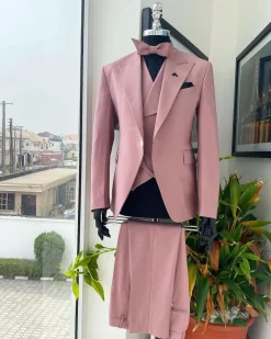 A Mauve Peak Lapel Single Button Suit