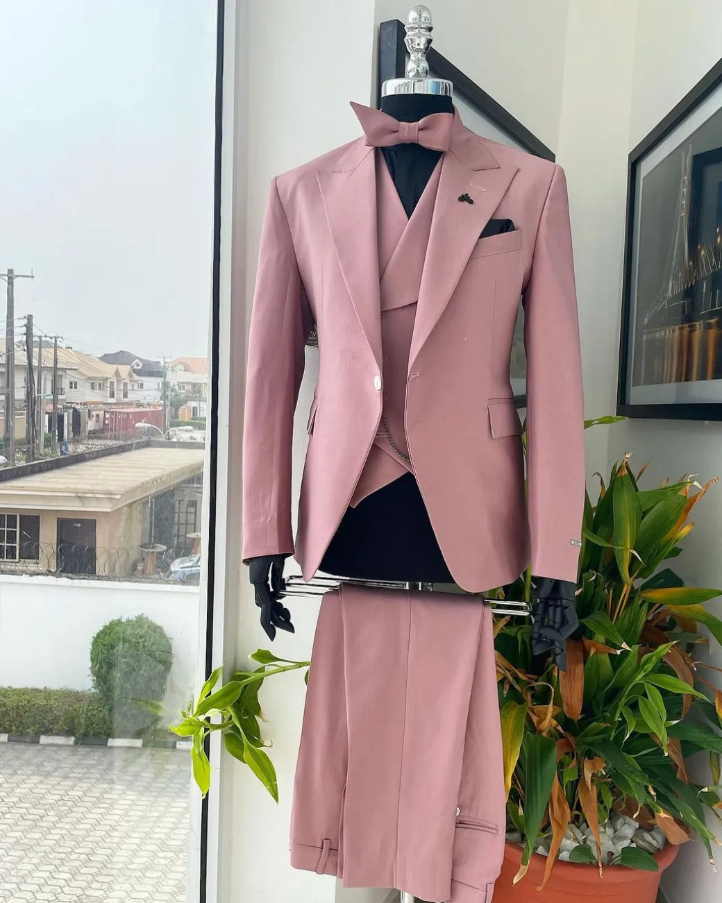A Mauve Peak Lapel Single Button Suit