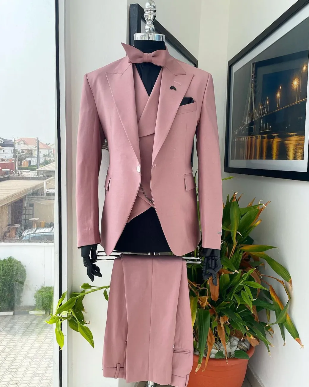 A Mauve Peak Lapel Single Button Suit