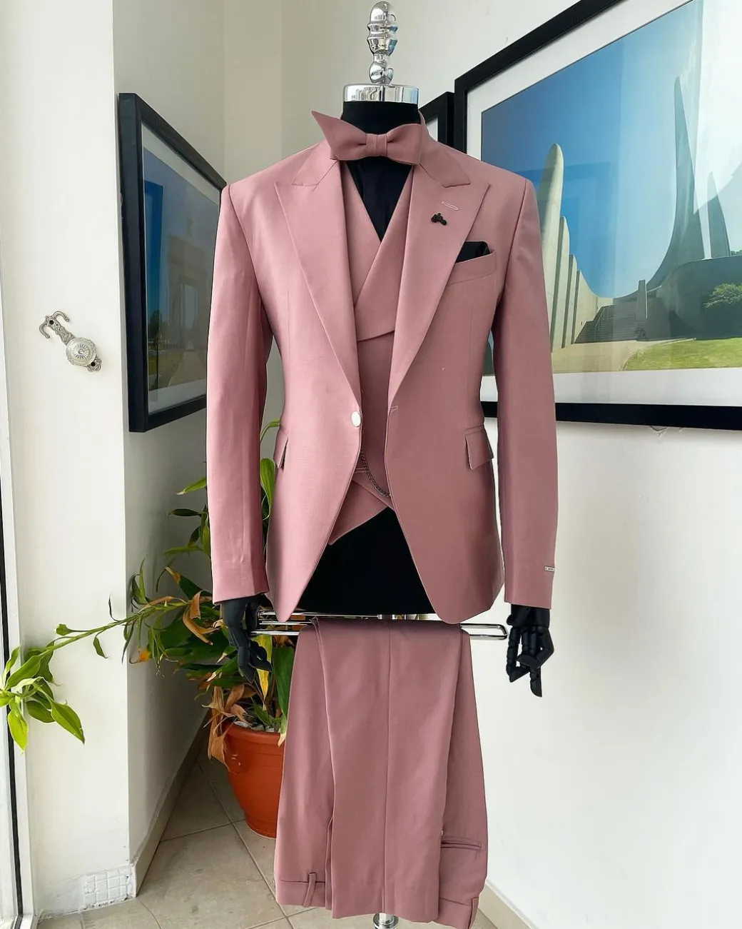A Mauve Peak Lapel Single Button Suit