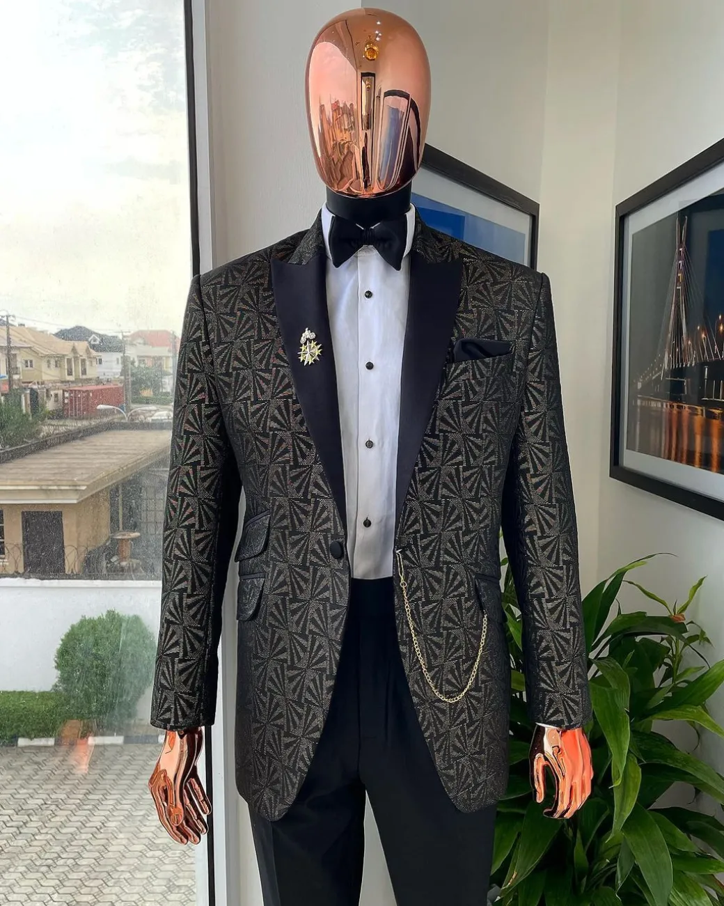A Metallic coarse and geometric pattern jacquard peak lapel Suit