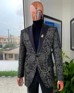 A Metallic coarse pattern jacquard peak lapel Suit