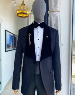 A midnight blue floral pattern jacquard wide-cut shawl lapel tuxedo suit