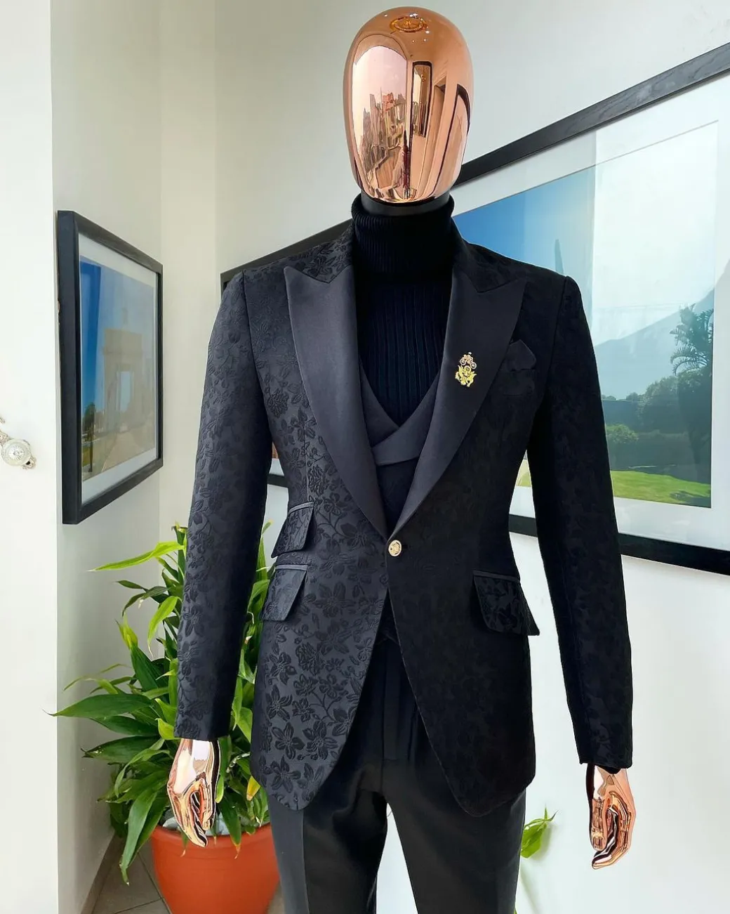 A monochrome “Mandarin” dispersed floral charcoal black peak lapel tuxedo jacquard suit
