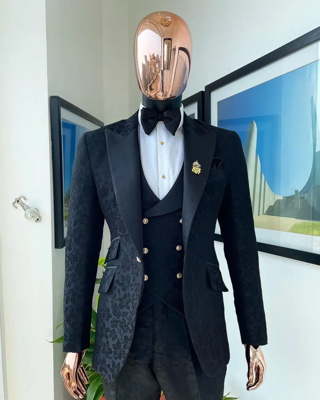 A monochrome “Mandarin” dispersed floral charcoal all black peak lapel tuxedo jacquard suit