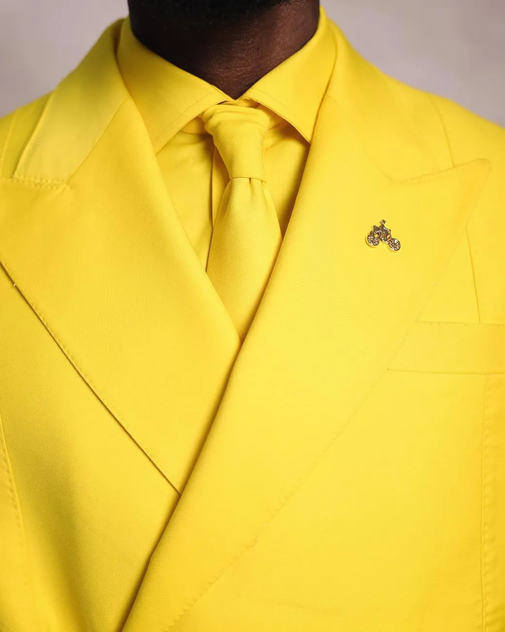 A Monochrome Yellow “Panther” Wrap Peak Lapel Suit