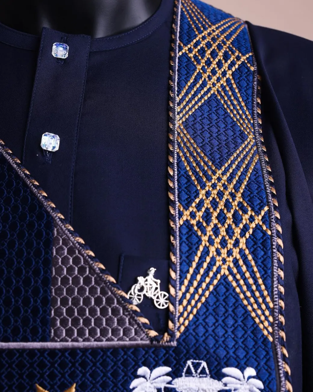 A Navy blue, “Eko Baje Ti – Lagos Will Never Spoil” embroidery details Agbada.