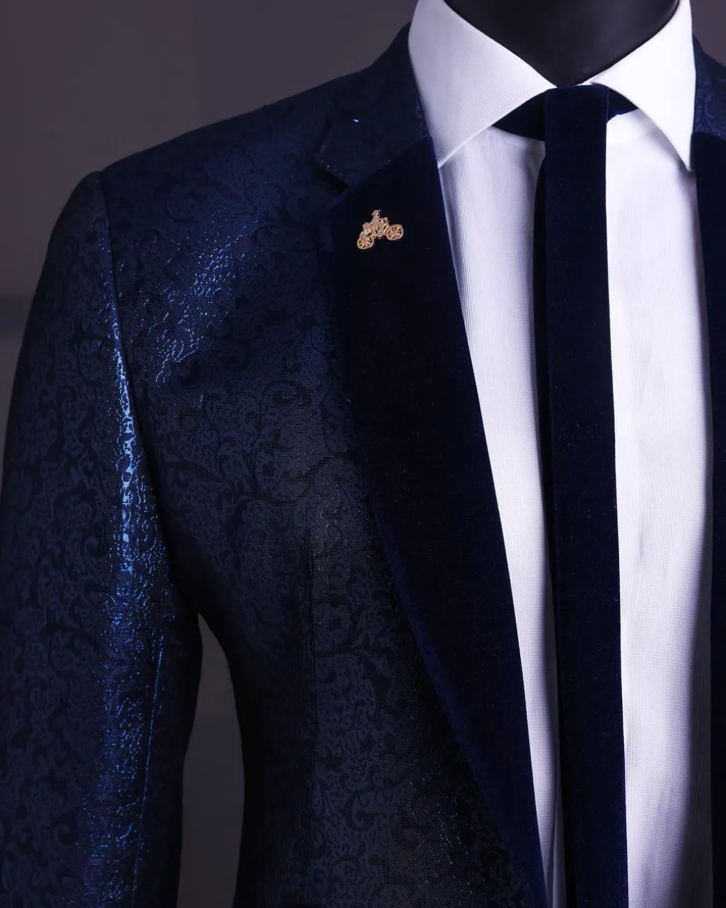 A Navy blue, floral pattern jacquard, slim notch lapel tuxedo suit