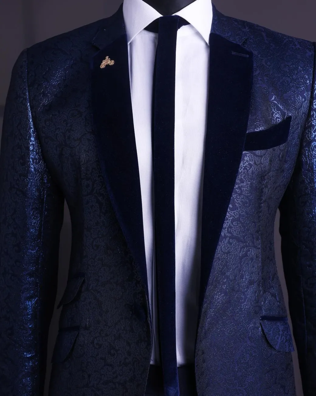 A Navy blue, floral pattern jacquard, slim notch lapel tuxedo suit