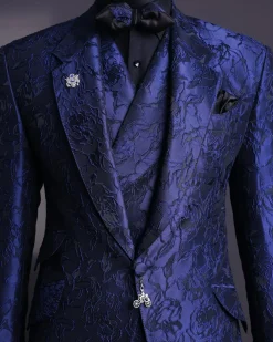 A Navy blue, knitted, root floral jacquard notch lapel suit.