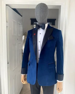 A Navy Blue Velvet Dinner Peak Lapel Tuxedo Suit