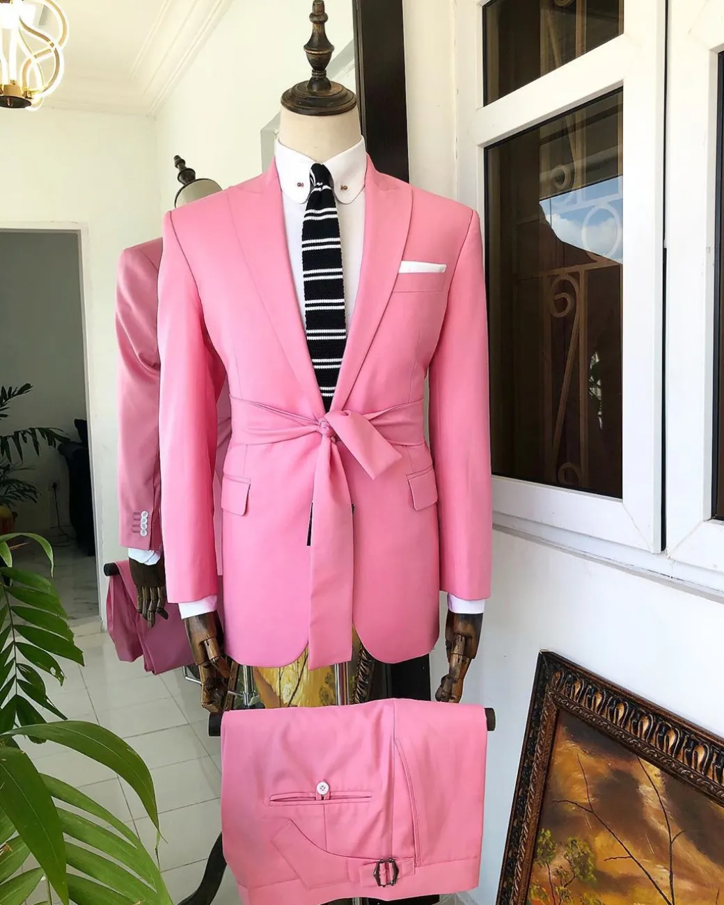 A Pink “Panther” Waist Rope Peak lapel Suit