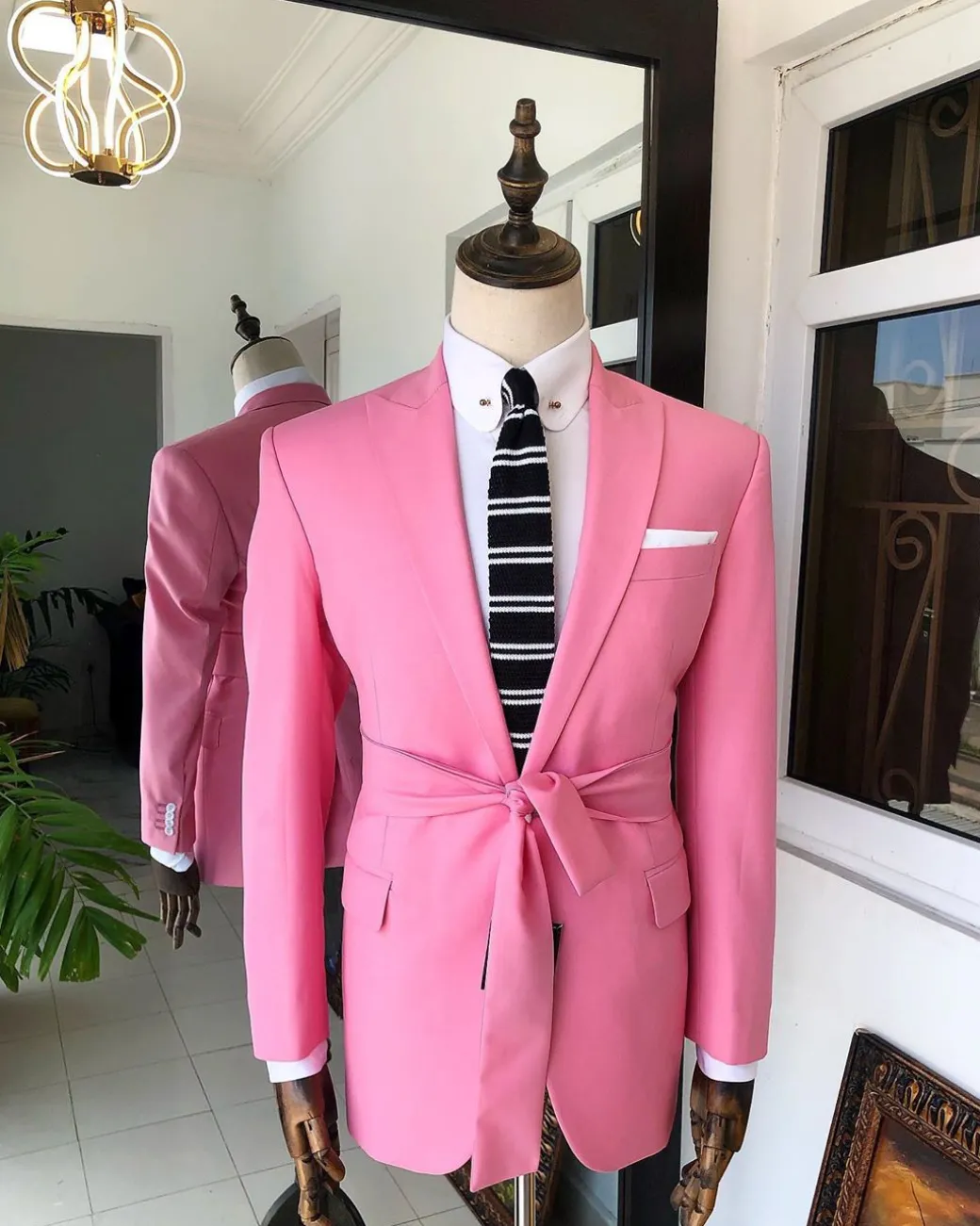 A Pink “Panther” Waist Rope Peak lapel Suit